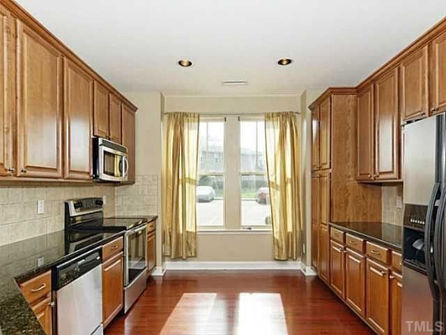 2107 Freeport Dr, Cary, NC 27519