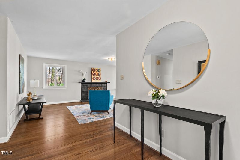 2107 Markham Dr, Chapel Hill, NC 27514