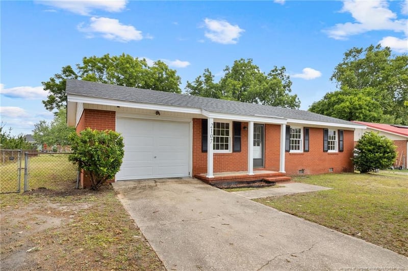 2107 Quailridge Dr, Fayetteville, NC 28304