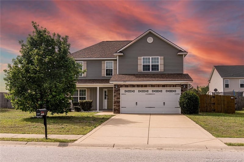 2107 Queen Elizabeth Ln, Hope Mills, NC 28348