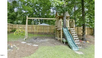 2107 Woodview Dr, Raleigh, NC 27604
