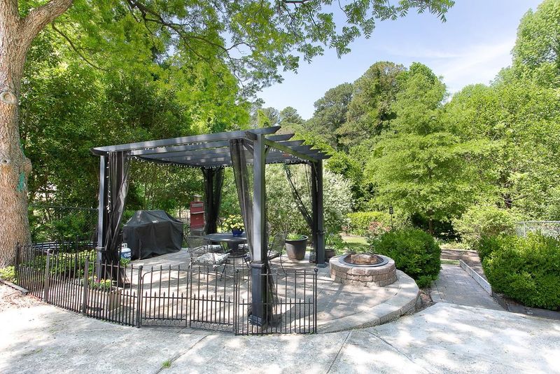 2108 Chapel Hill Rd, Durham, NC 27707