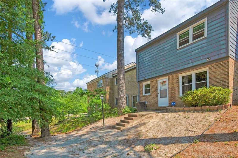 2108 Constitution Dr, Fayetteville, NC 28301