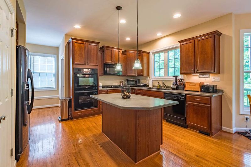2108 Hemlock Hills Dr, Durham, NC 27703