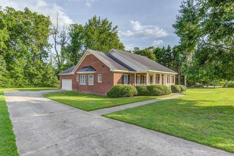 2108 Herbert Dr, Zebulon, NC 27597