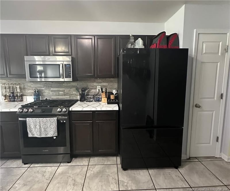 2108 Sir Michael Dr, Hope Mills, NC 28348