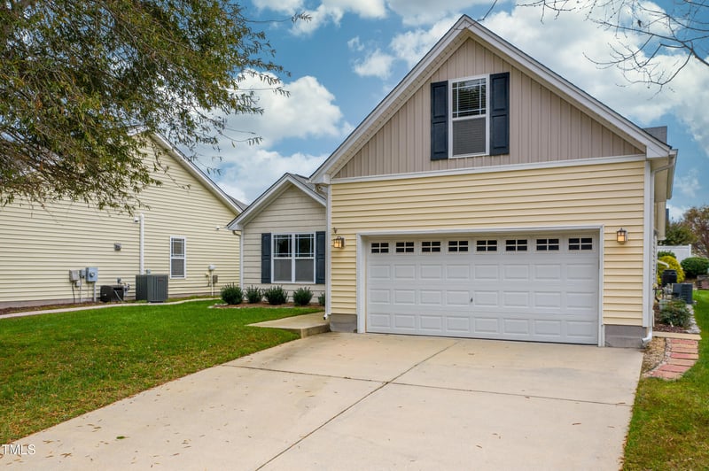 2108 Woodwater Dr, Fuquay Varina, NC 27526