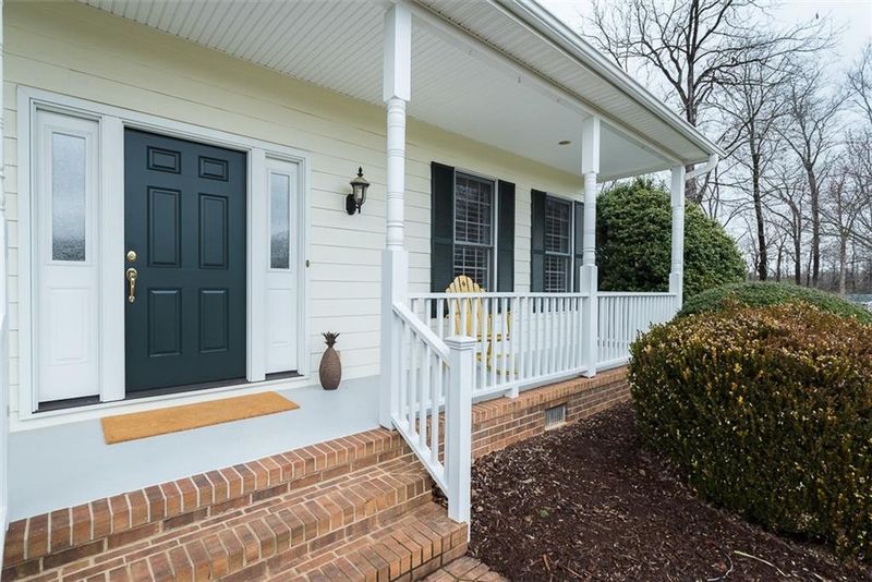 2109 Bordeaux Dr, Mebane, NC 27302