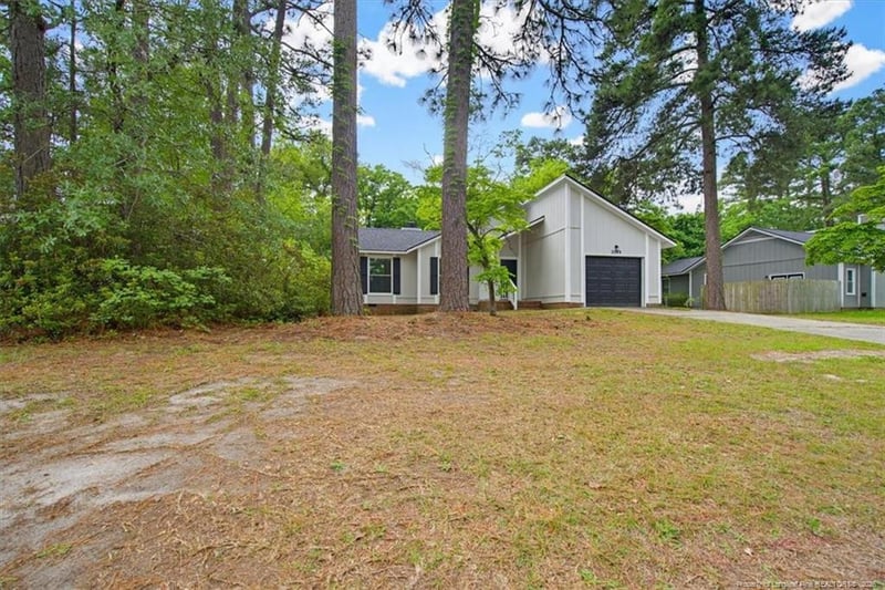 2109 Lakeridge Dr, Fayetteville, NC 28304