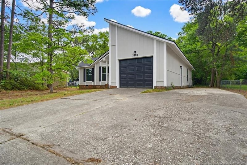 2109 Lakeridge Dr, Fayetteville, NC 28304