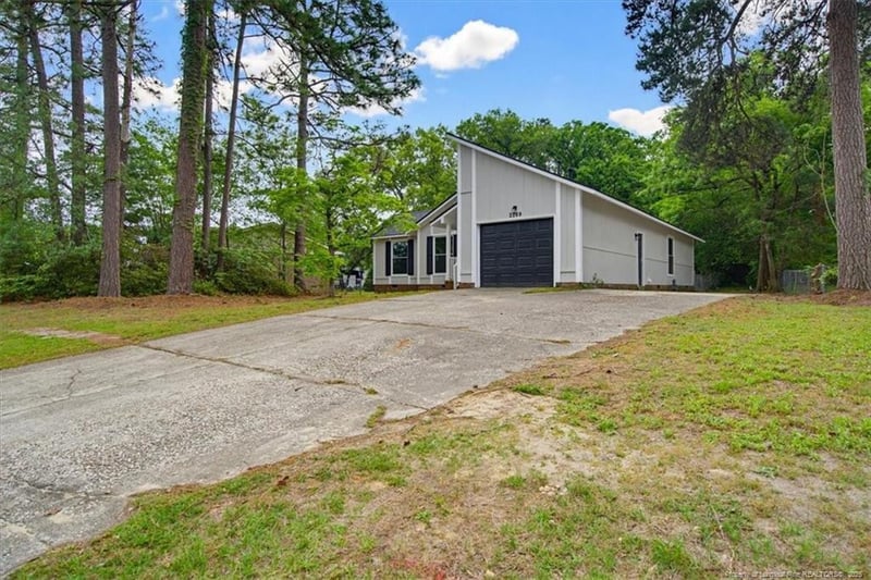 2109 Lakeridge Dr, Fayetteville, NC 28304