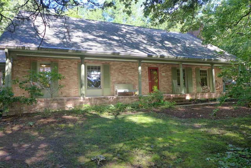 2109 N Lakeshore Dr, Chapel Hill, NC 27514
