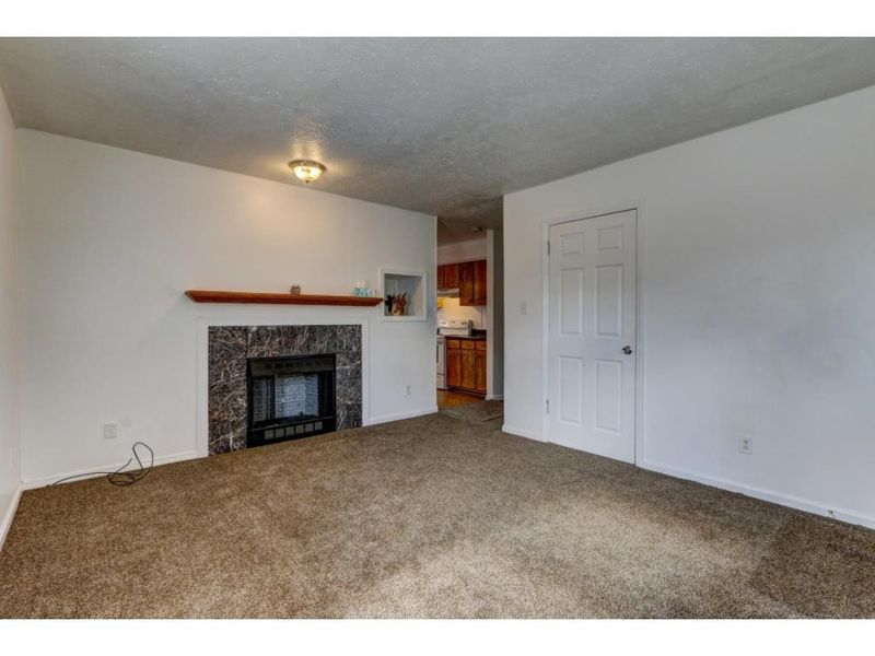 211 7th St, Burlington, NC 27215