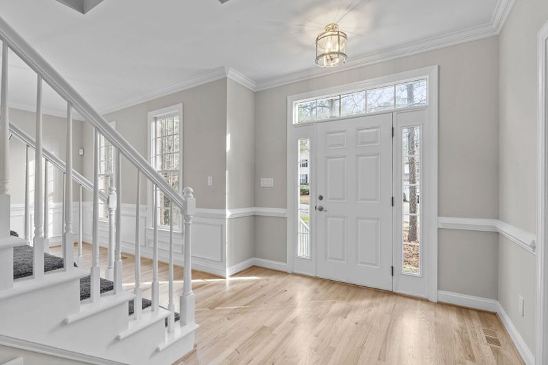 211 Capistrane Dr, Cary, NC 27519