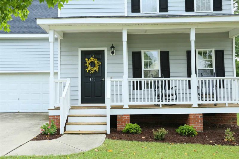 211 Chapel Valley Ln, Apex, NC 27502