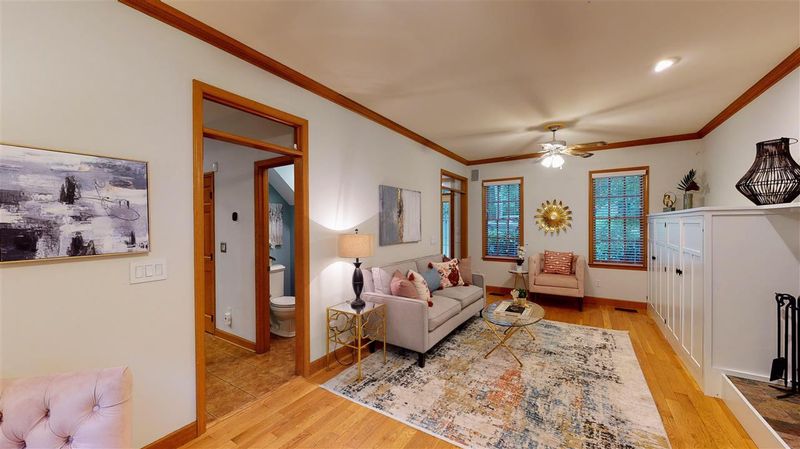 211 Cobblestone Dr, Chapel Hill, NC 27516