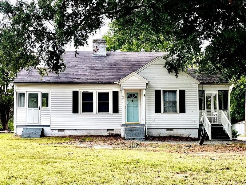211 Colonial Dr, Burlington, NC 27215