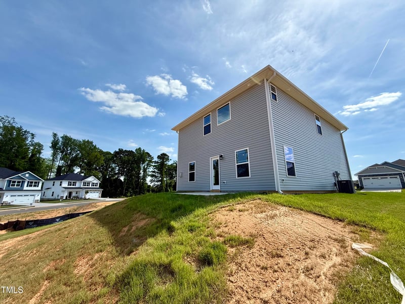 211 Drayton Hall Ln, Sanford, NC 27330