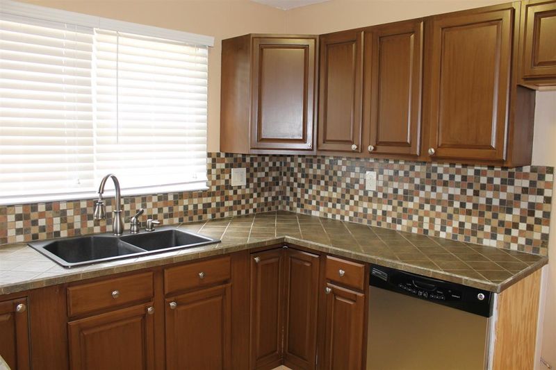 211 Electra Dr, Cary, NC 27513