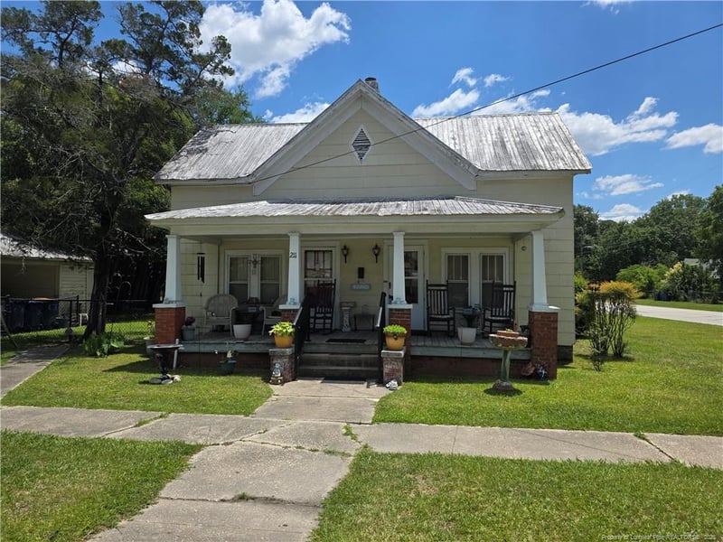 211 Elm Ave, Dunn, NC 28334