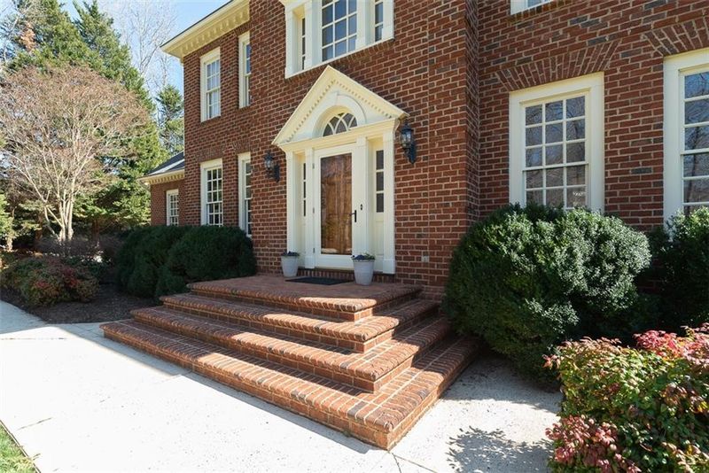 211 Emerson Dr, Mebane, NC 27302