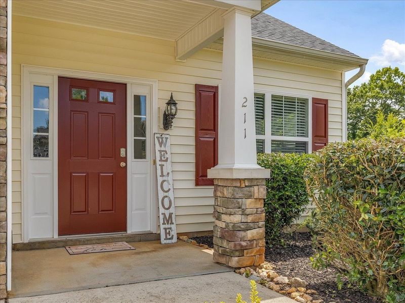 211 Goldfinch Ct, Mebane, NC 27302