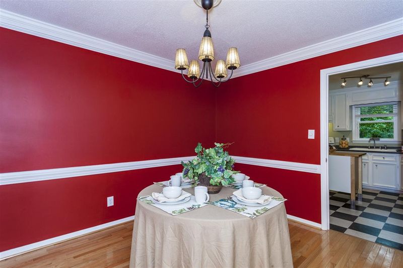 211 Heidinger Dr, Cary, NC 27511