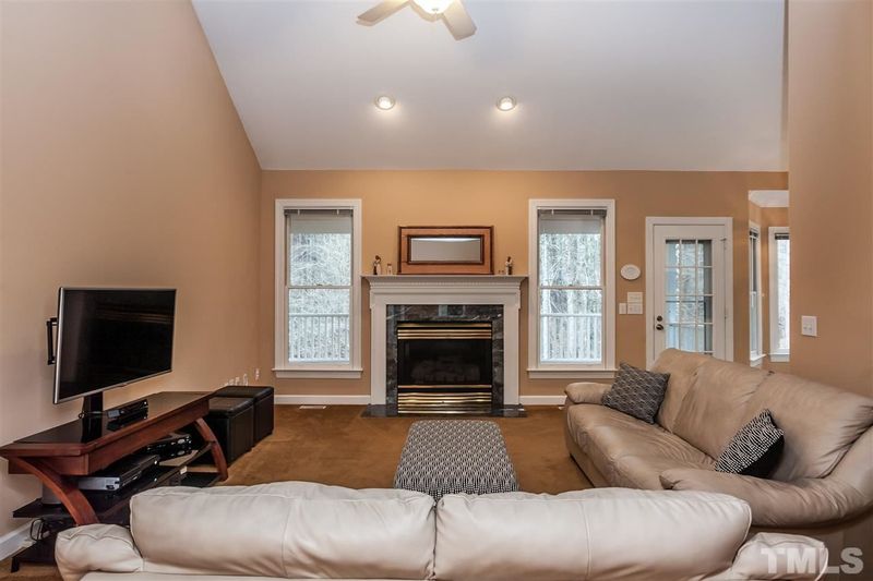 211 Hill Dr, Cary, NC 27519