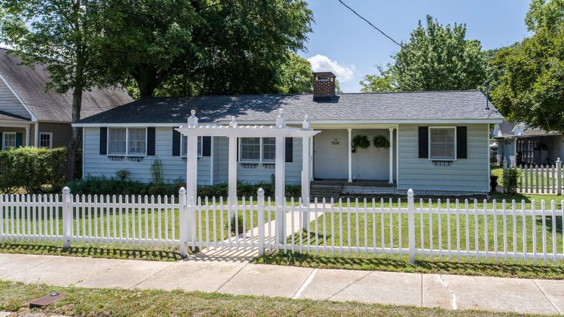 211 E Horne St, Clayton, NC 27520