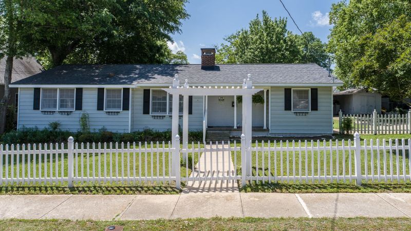 211 E Horne St, Clayton, NC 27520