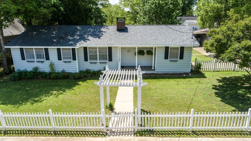 211 E Horne St, Clayton, NC 27520