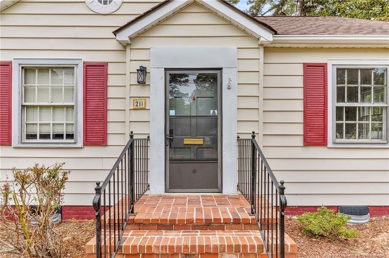 211 Hull Rd, Fayetteville, NC 28303