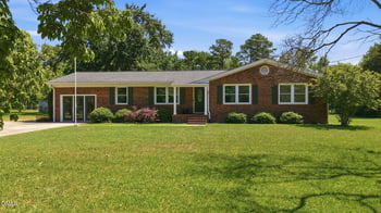 211 Meadow Dr, Fuquay Varina, NC 27526