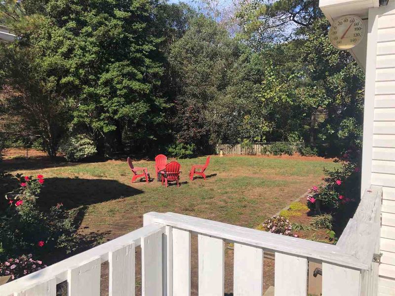 211 Pinecroft Dr, Raleigh, NC 27609