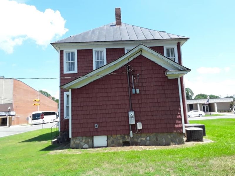 211 N Raiford St, Selma, NC 27576