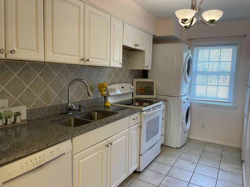 211 Schultz St #211, Chapel Hill, NC 27514
