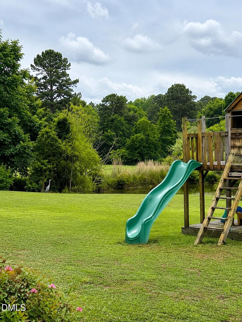 211 Sherman Lakes Dr, Fuquay Varina, NC 27526