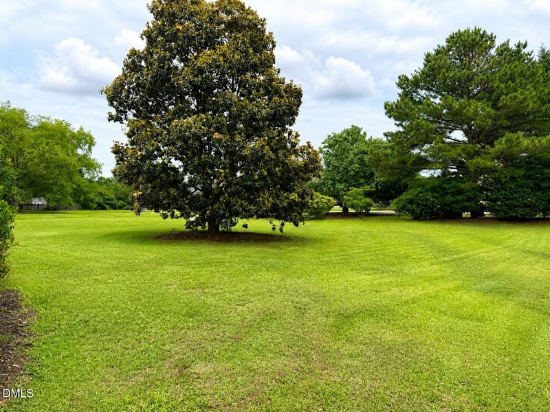 211 Sherman Lakes Dr, Fuquay Varina, NC 27526