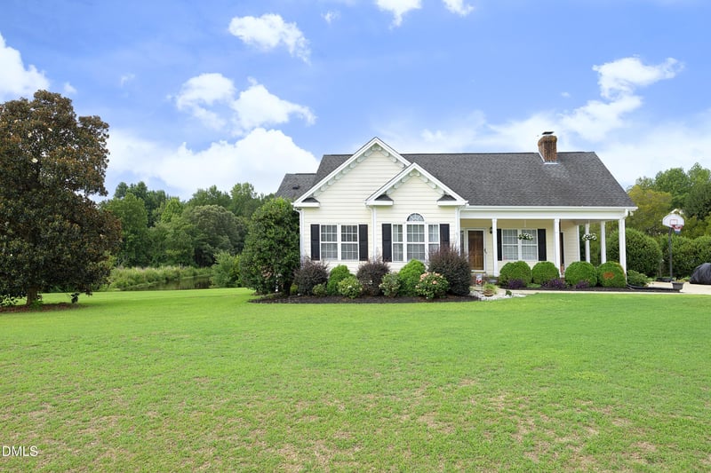 211 Sherman Lakes Dr, Fuquay Varina, NC 27526