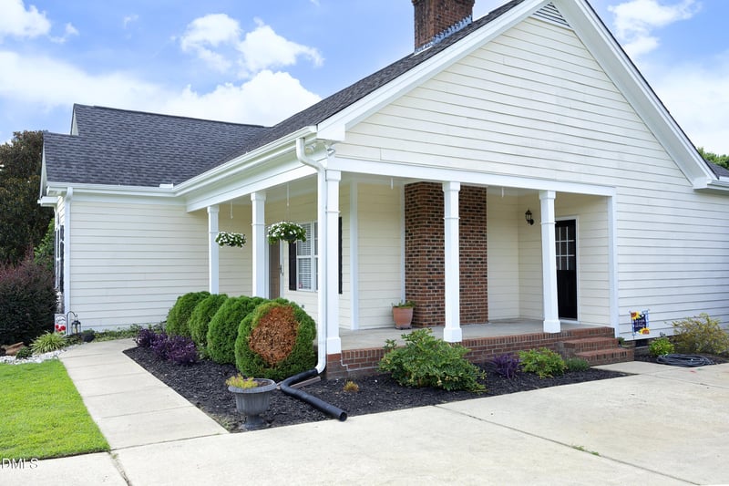 211 Sherman Lakes Dr, Fuquay Varina, NC 27526