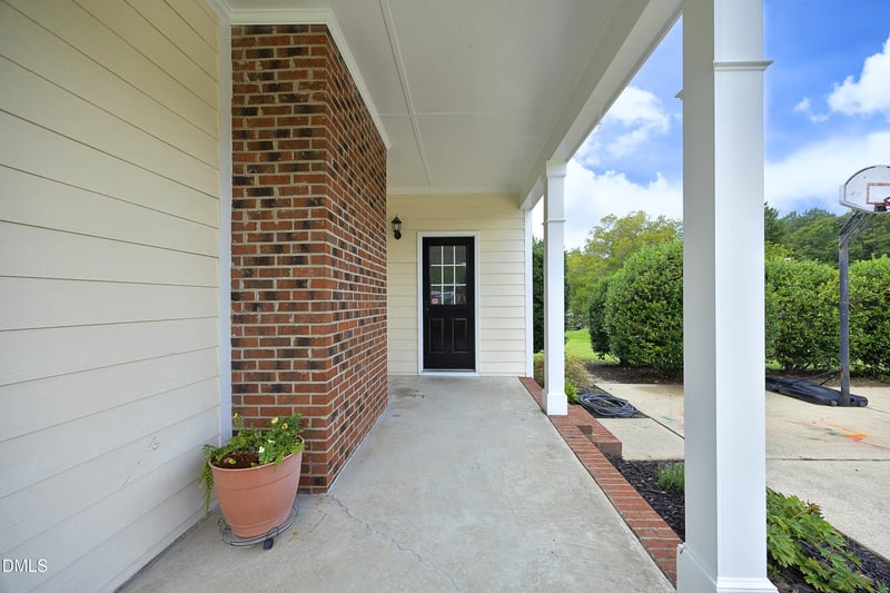 211 Sherman Lakes Dr, Fuquay Varina, NC 27526