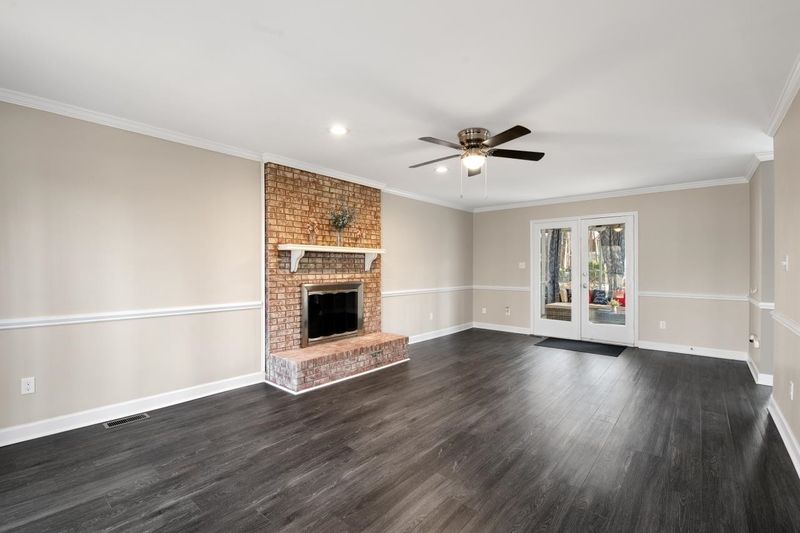 211 Stonebrook Dr, Clayton, NC 27520