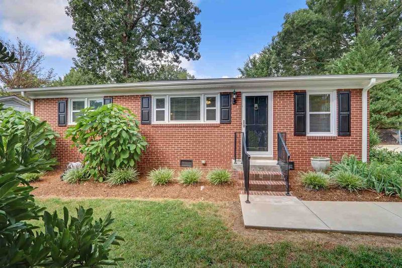 211 Tremont Dr, Burlington, NC 27217