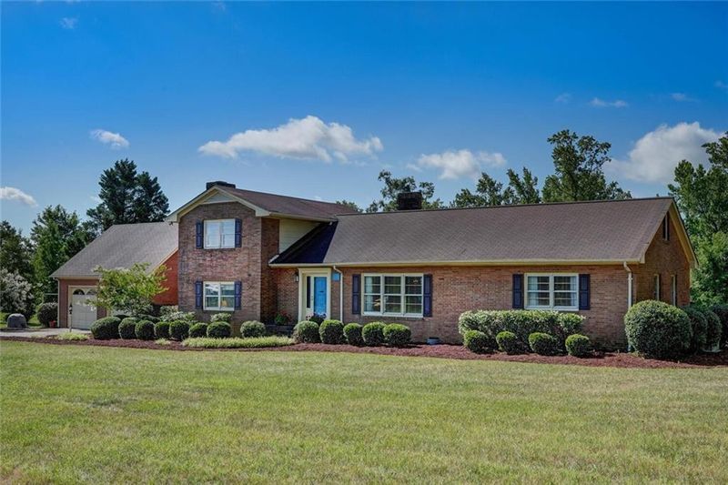 211 Willie Pace Rd, Burlington, NC 27217