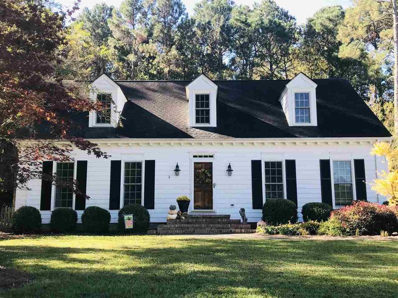 211 W Wilson St, Smithfield, NC 27577
