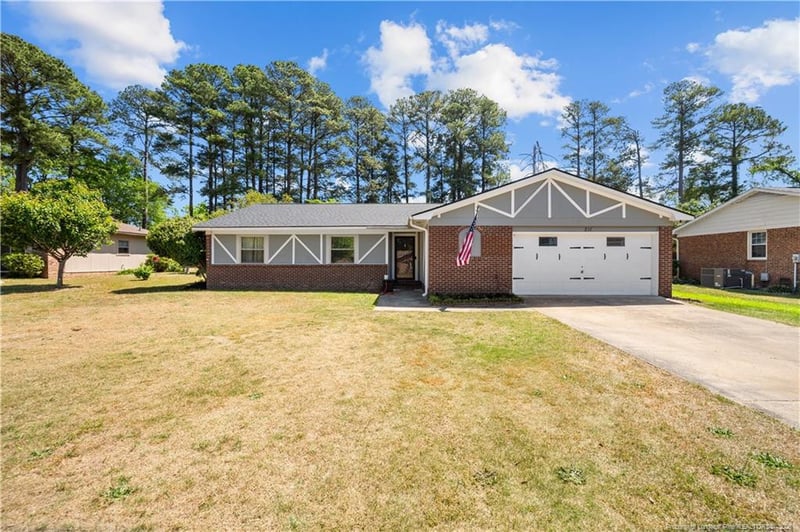 211 Wintergreen Dr, Fayetteville, NC 28314