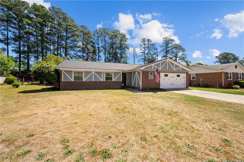 211 Wintergreen Dr, Fayetteville, NC 28314