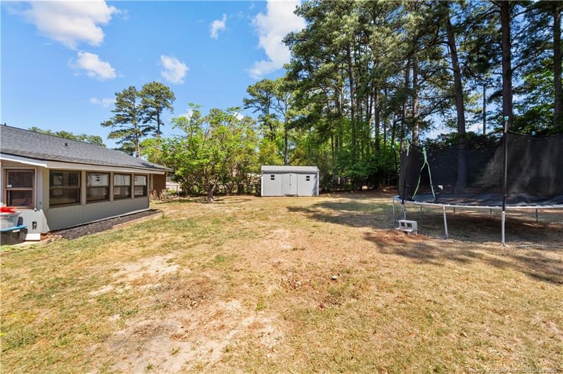 211 Wintergreen Dr, Fayetteville, NC 28314