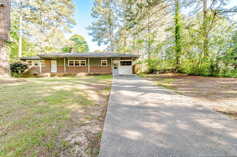 2110 N Shoreline Dr, Sanford, NC 27330