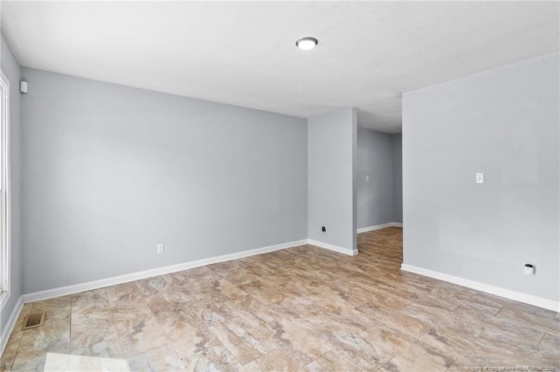 2111 Quail Ridge Dr, Fayetteville, NC 28304